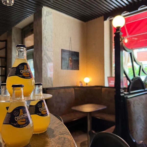 Šank i separe u pizzeriji Paris Volare